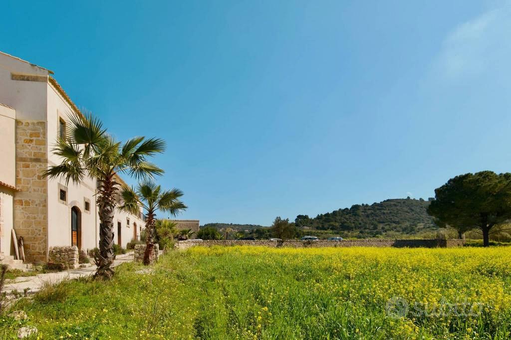 Rustico / Casale di 2300 m² con più di 5 locali a - Vista 5