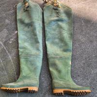 stivali alti  e Kway  da pesca