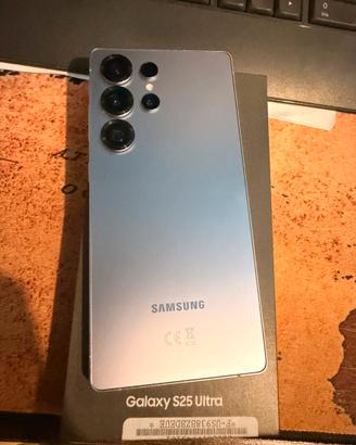Samsung Galaxy S25 Ultra 12/256 GB – Pari al nuovo