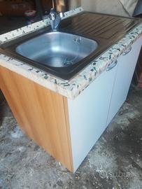 Lavello Cucina In Acciaio e Mobile