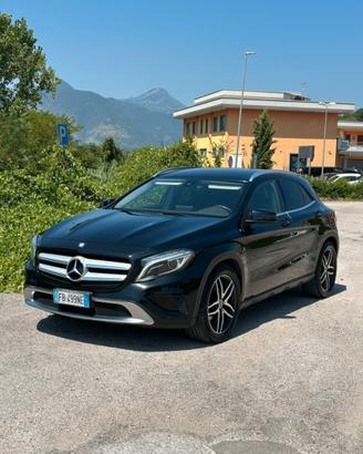 Mercedes GLA 180 automatica