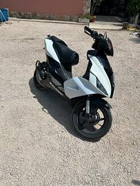 aprilia sr 2012 (accetto scambi con sh125)