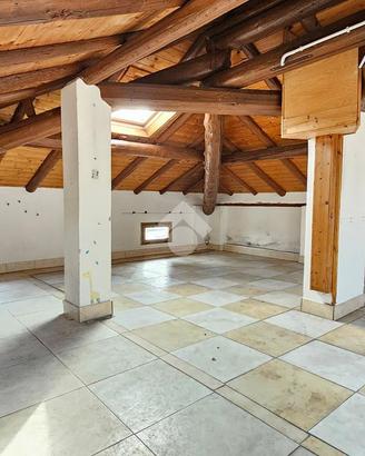 2 LOCALI A MONTECCHIO EMILIA