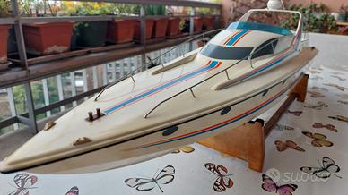 Motoscafo elettrico radiocomandato
