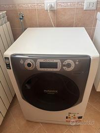 Lavasciuga Hotpoint Aqualtis libera installazione