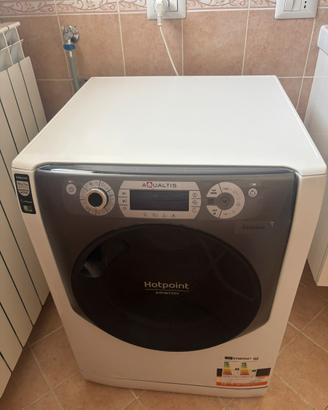 Lavasciuga Hotpoint Aqualtis libera installazione