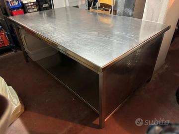 Tavolo in acciaio inox