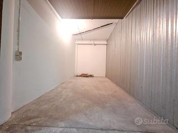 A 50m da V.Manzoni-V.M.Corno e C.so Rosmini:GARAGE