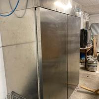 Freezer e forno con piano cottura