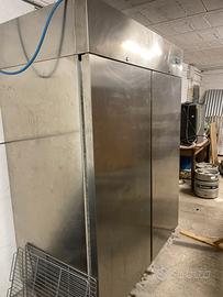 Freezer e forno con piano cottura