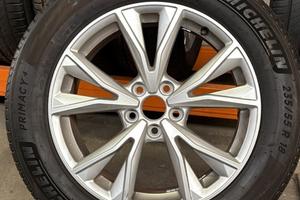 Gomme Michelin con cerchi lega Audi 235/55/18