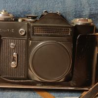 Macchina fotografica analogica zenit e solo corpo 