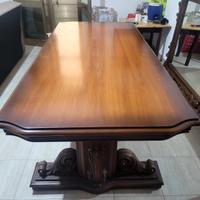 Tavolo in noce massello con base scolpita