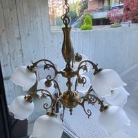 Lampadario in bronzo con coppe in vetro satinato