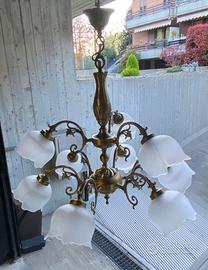 Lampadario in bronzo con coppe in vetro satinato