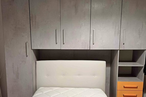 Camera singola pegola ampia e luminosa