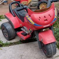 Giocattoli vari: Trattore,moto, calcetto ecc..