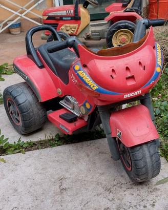 Giocattoli vari: Trattore,moto, calcetto ecc..