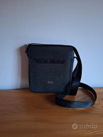 Borsello uomo nero a tracolla - Comodo e compatto