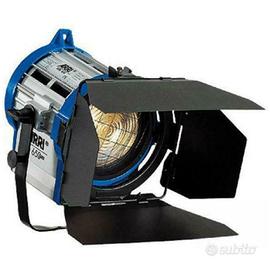 Luci ARRI Fresnel 650w / 300w + Quarzo 1000w