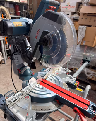 Troncatrice radiale Bosch GCM 12 GDL + Banco Bosch