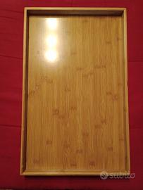 Vassoio da letto in legno.