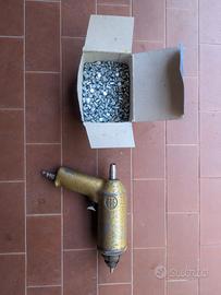 pistola chiodatrice pneumatica per pneumatici