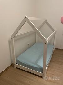 Letto per bambini a forma di capanna