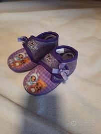 pantofole e berretta con paraorecchie