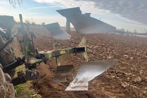 Aratro agricolo