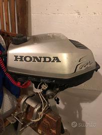 Motore Honda fuori bordo