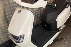 Scooter elettrico 125 sunra robo