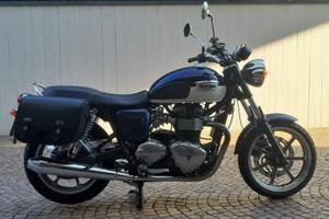 Tiumph bonneville se