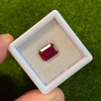 Rubino rosso 2.30 ct taglio smeraldo certificato