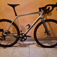 Bici da corsa Scott ADDICT disc CARBONIO