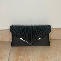 pochette nera elegante plissettata