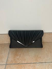 pochette nera elegante plissettata