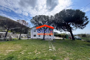 Villa di 530 m² con più di 5 locali a Sessa Aurunc