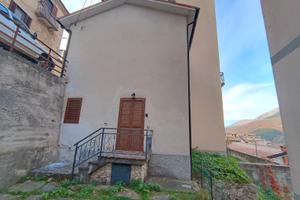 Casa a 2 livelli con ingresso indipendente