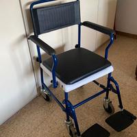 Sedia a rotelle comoda per anziani