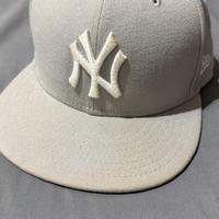 Cappello New Era NY Yankees taglia 7 1/4 grigio