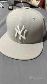 Cappello New Era NY Yankees taglia 7 1/4 grigio