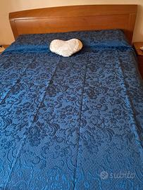Copriletto Vintage damascato blu reale cangiante –