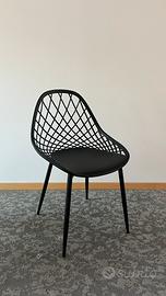 Sedie con schienale a rete nere