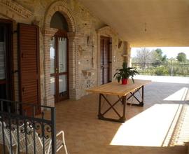 Casa vacanza incastonata tra mare e monti