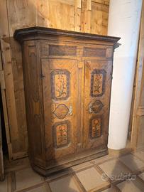 Armadio Tirolese in Abete con Decori Floreali