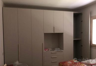  armadio + mensole a decorazione parete