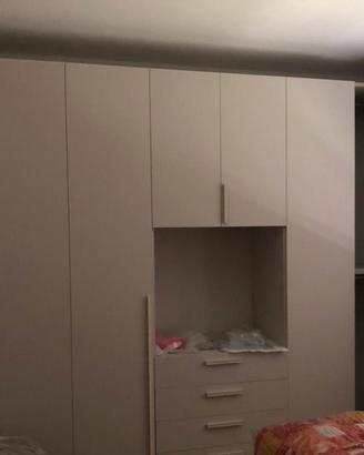  armadio + mensole a decorazione parete