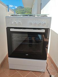 cucina gas NUOVA con forno elettrico beko