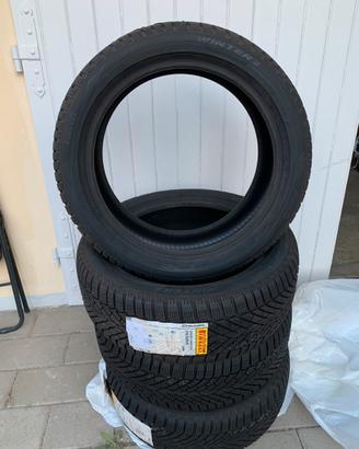 215 50 R18 Gomme invernali Pirelli cinturato